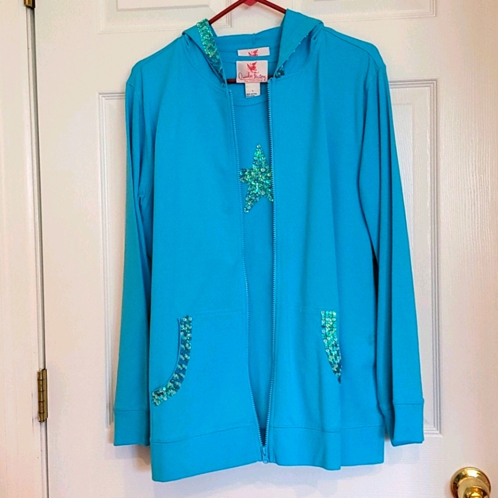 womans short sleeved top with hooded jacket